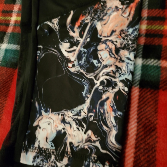 Marika Tummy Control Mid Calf Legging - Picture 5 of 7